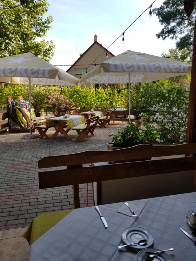 Sommer Panzio Balatonföldvár Екстериор снимка