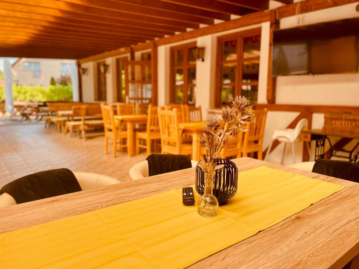 Sommer Panzio Balatonföldvár Екстериор снимка