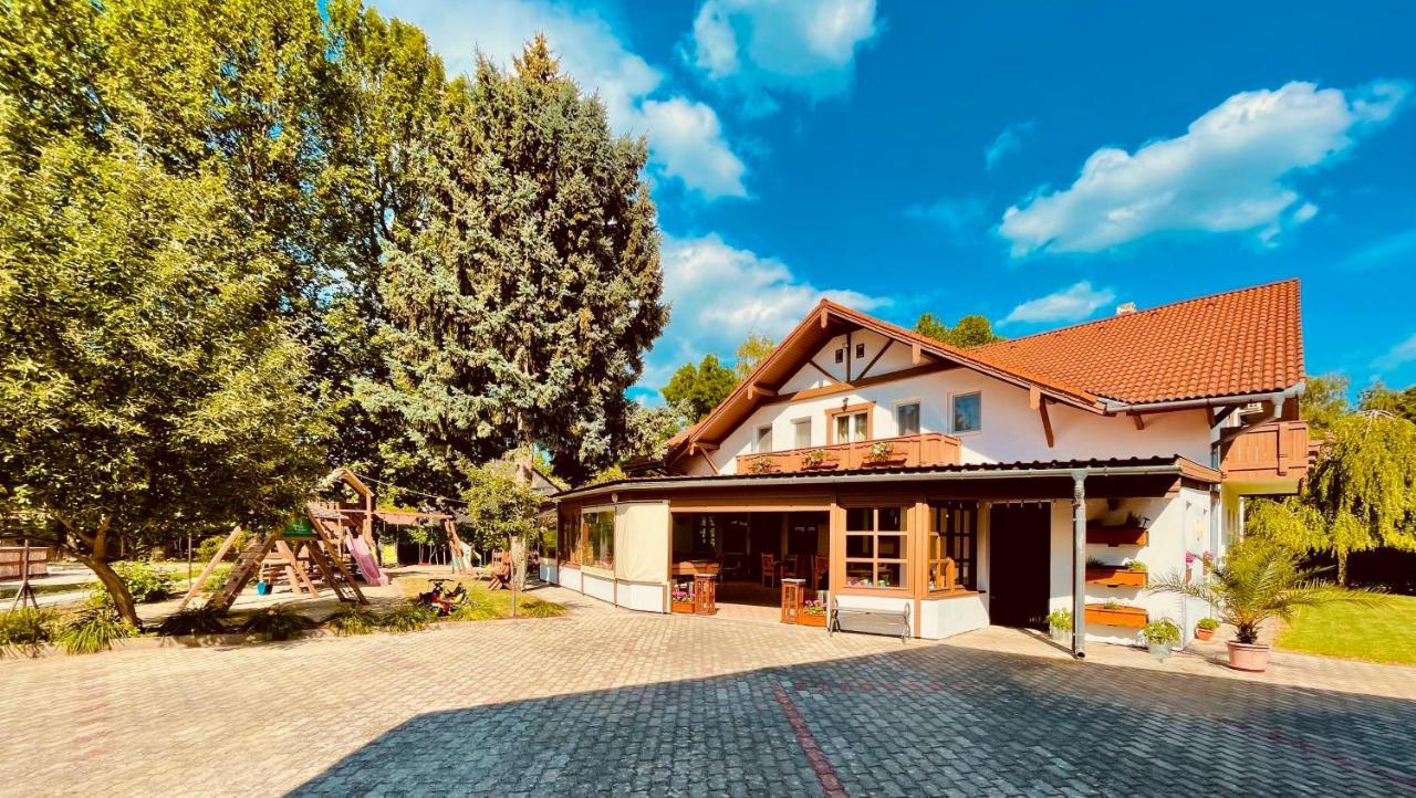Sommer Panzio Balatonföldvár Екстериор снимка