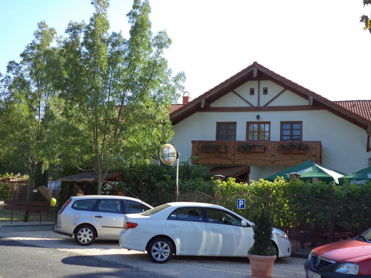 Sommer Panzio Balatonföldvár Екстериор снимка