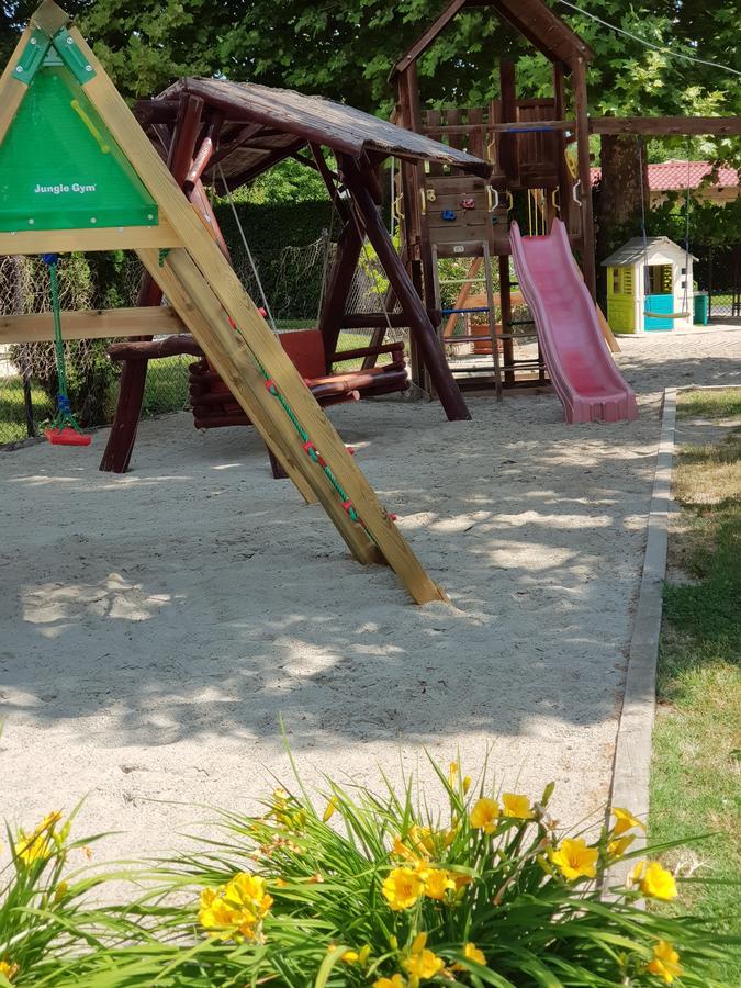 Sommer Panzio Balatonföldvár Екстериор снимка